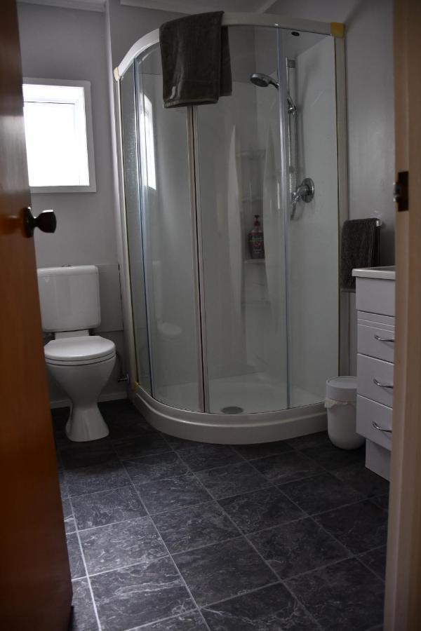 Villa Large Studio With Private Patio, Sky Tv & Wifi à Mount Maunganui Extérieur photo